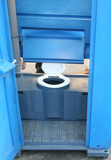 Туалетная кабина «Мегаполис» с двумя баками_2